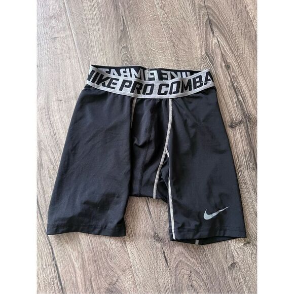 Nike Pro Combat Shorts Youth Small Black Athletic Compression Shorts - Picture 1 of 4